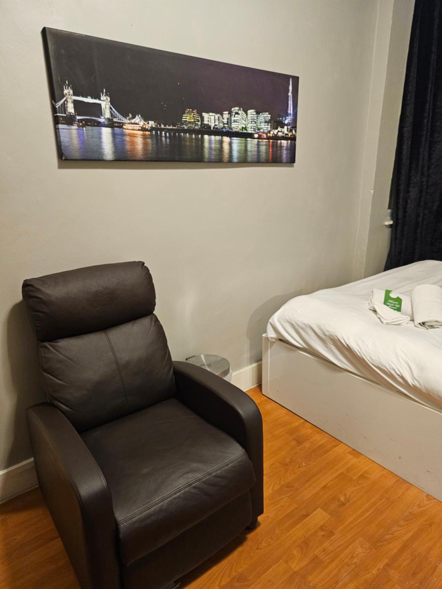 Umbrella Properties London Excel Esterno foto