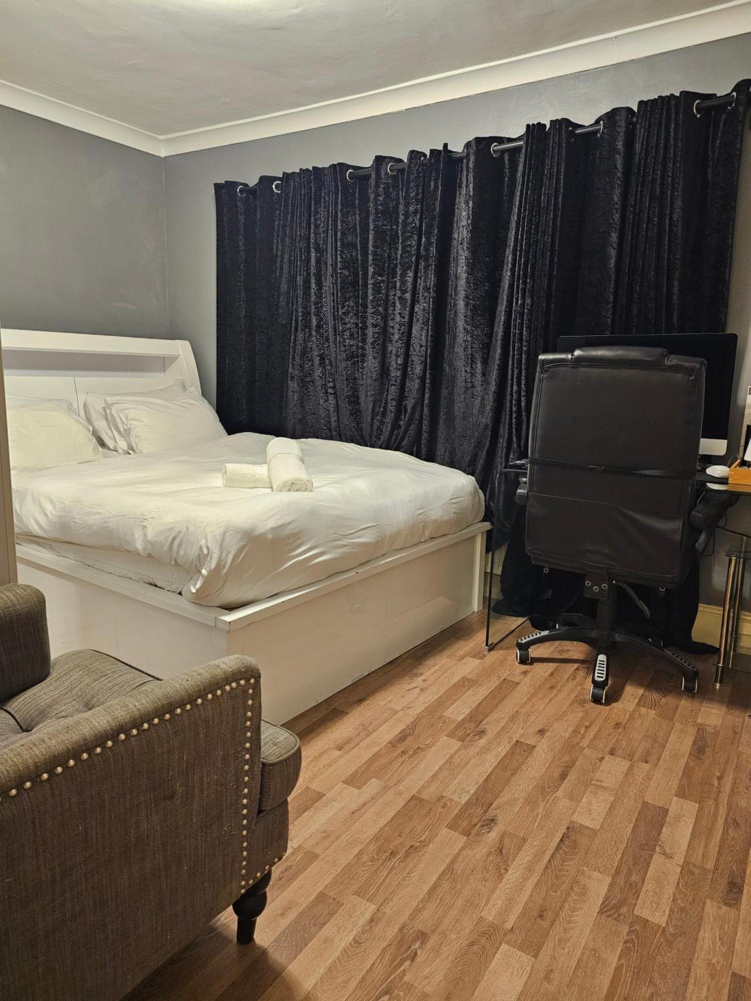 Umbrella Properties London Excel Esterno foto