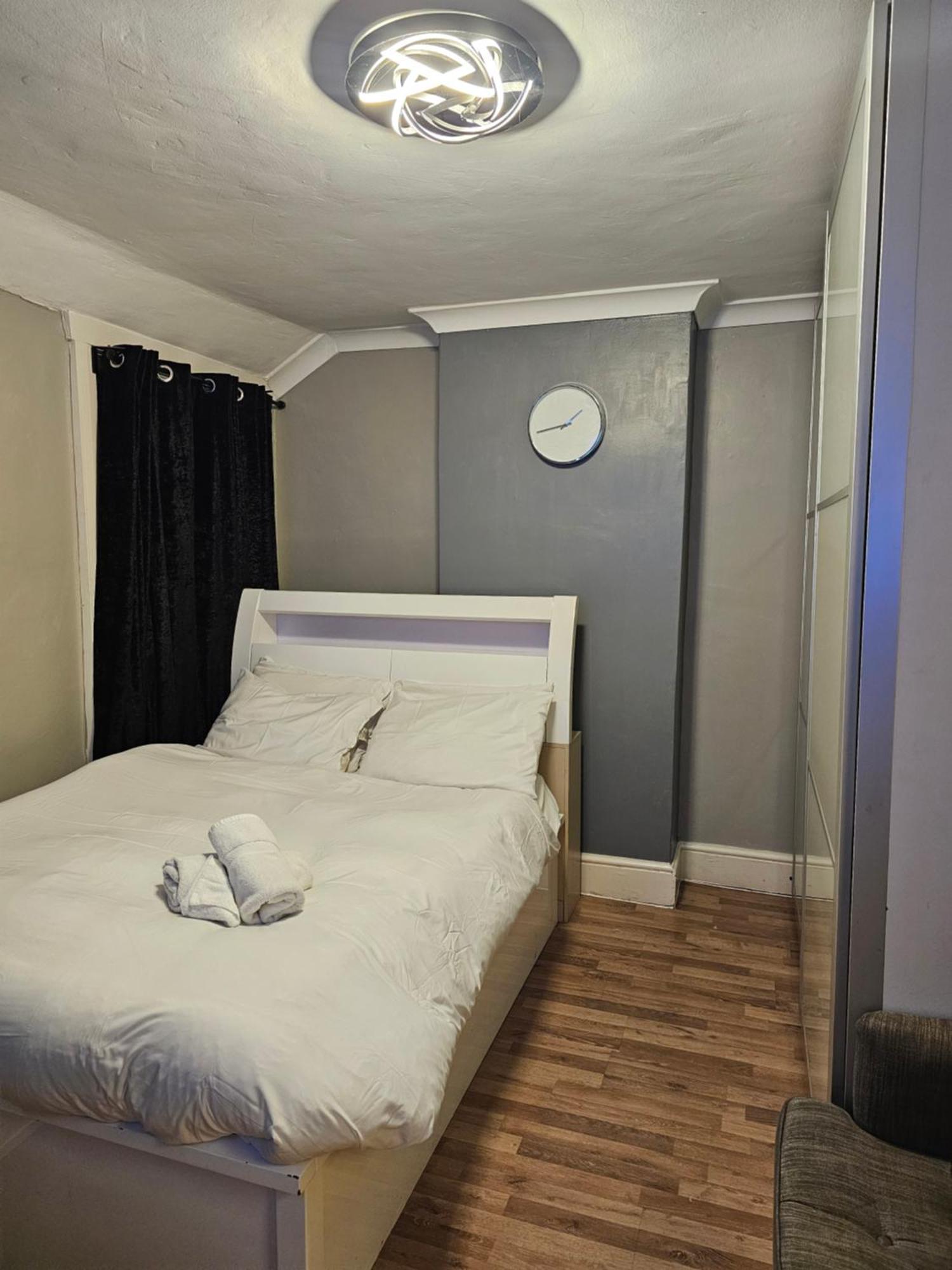 Umbrella Properties London Excel Esterno foto