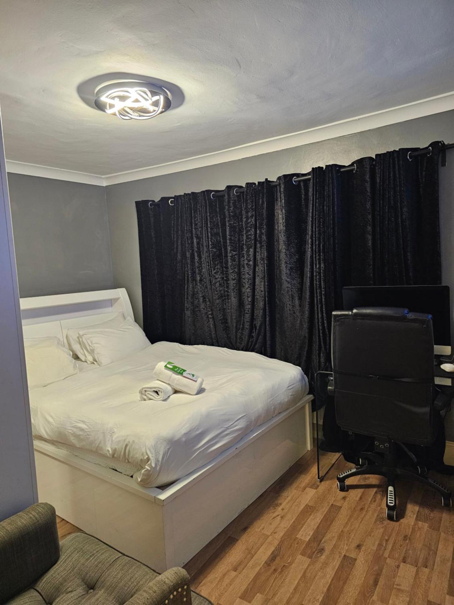 Umbrella Properties London Excel Esterno foto